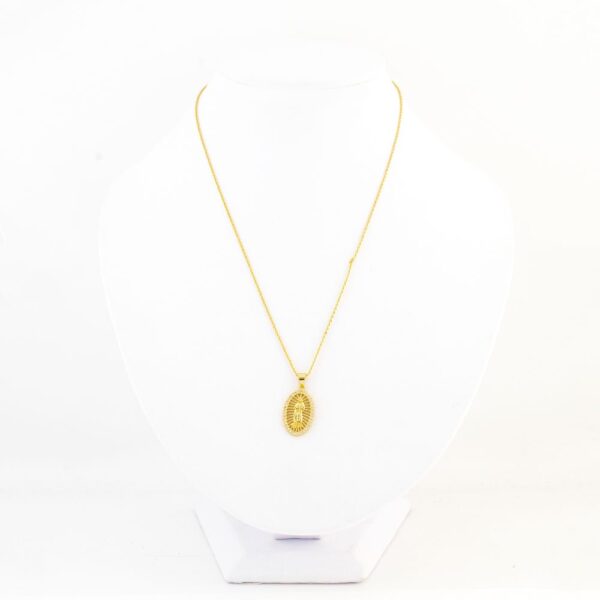 Cadena virgen con cristales