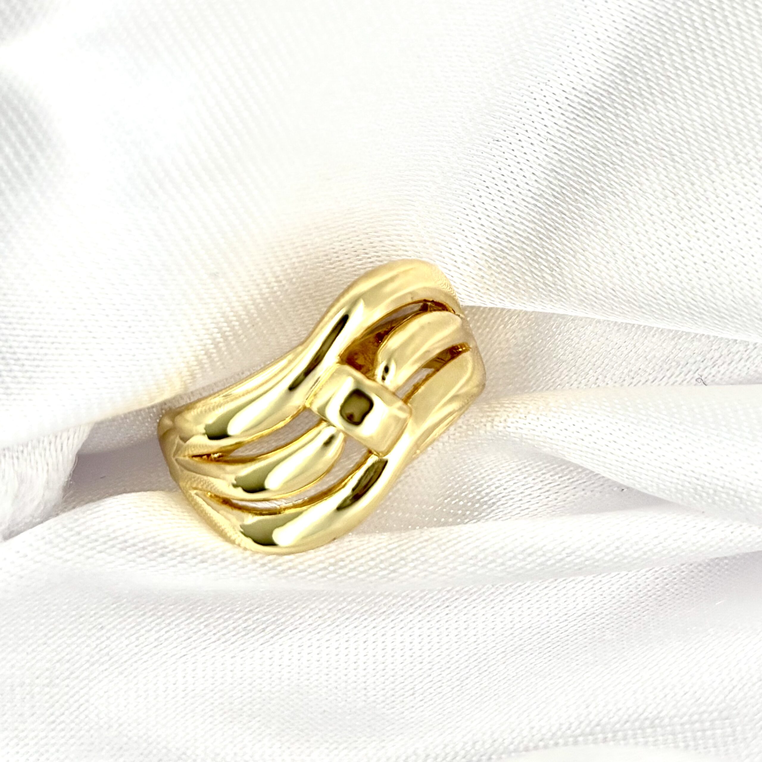 Anillo dorado nudo