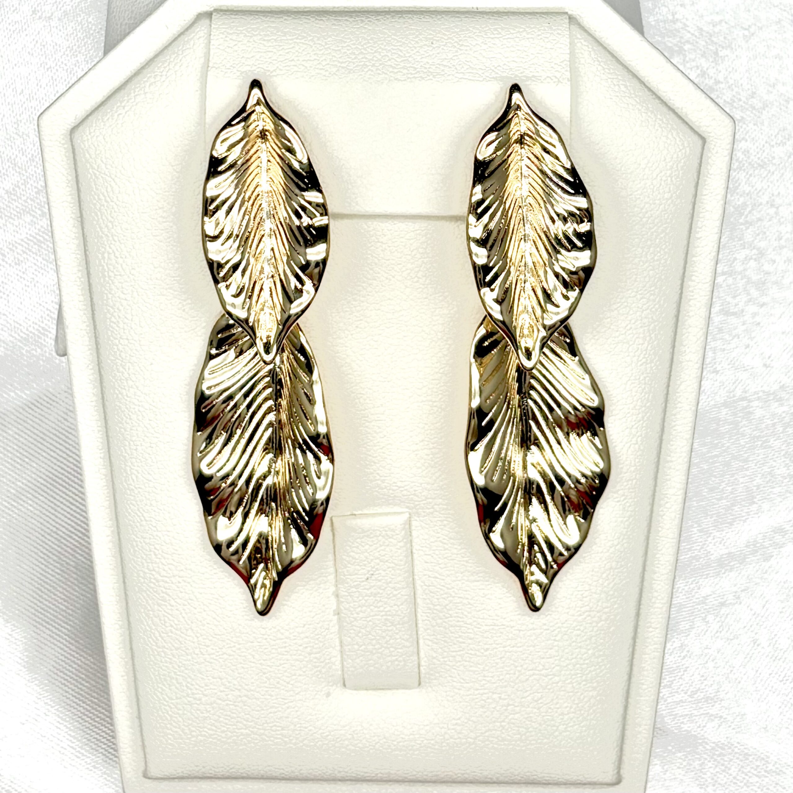 Arete dos hojas colgantes