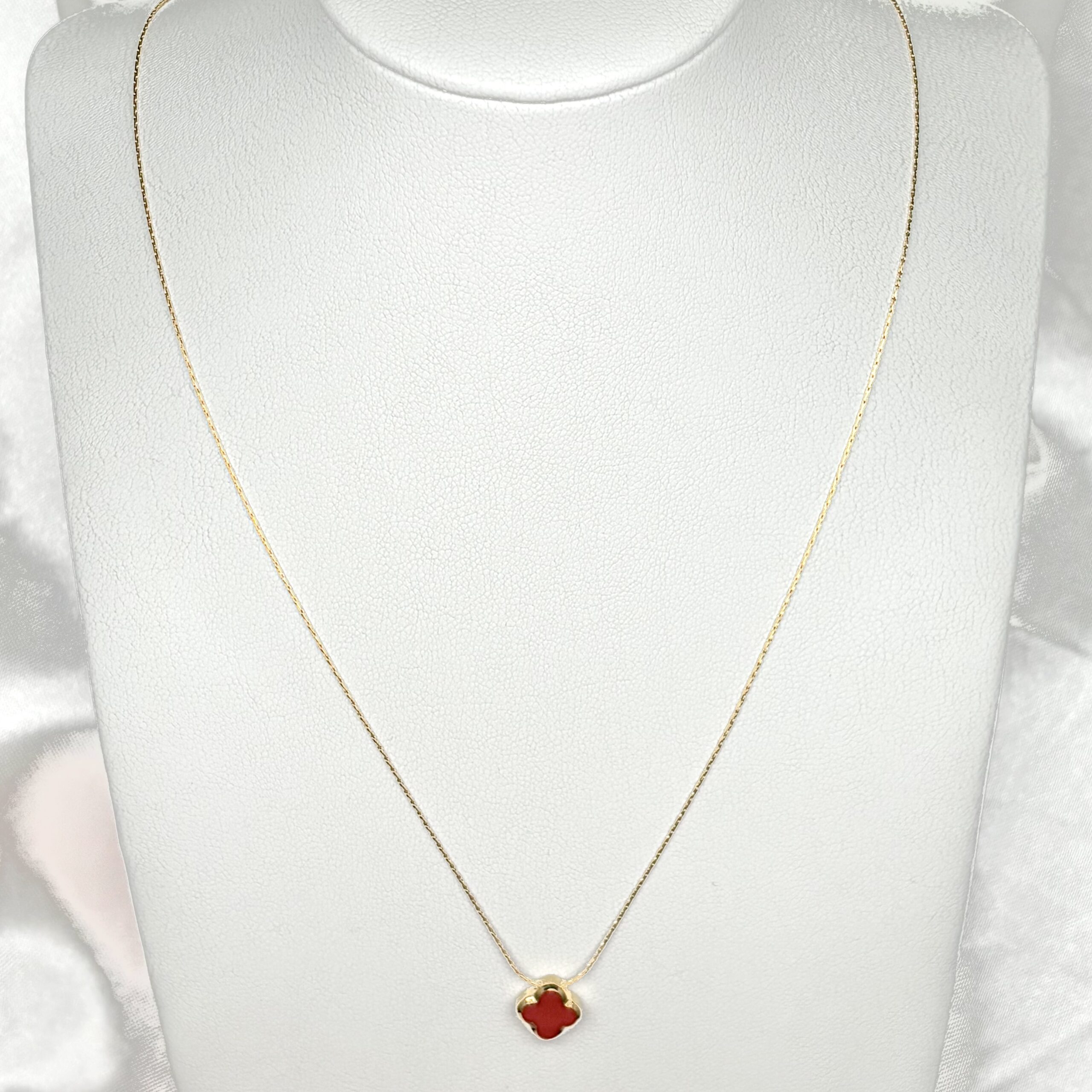 Collar flor roja