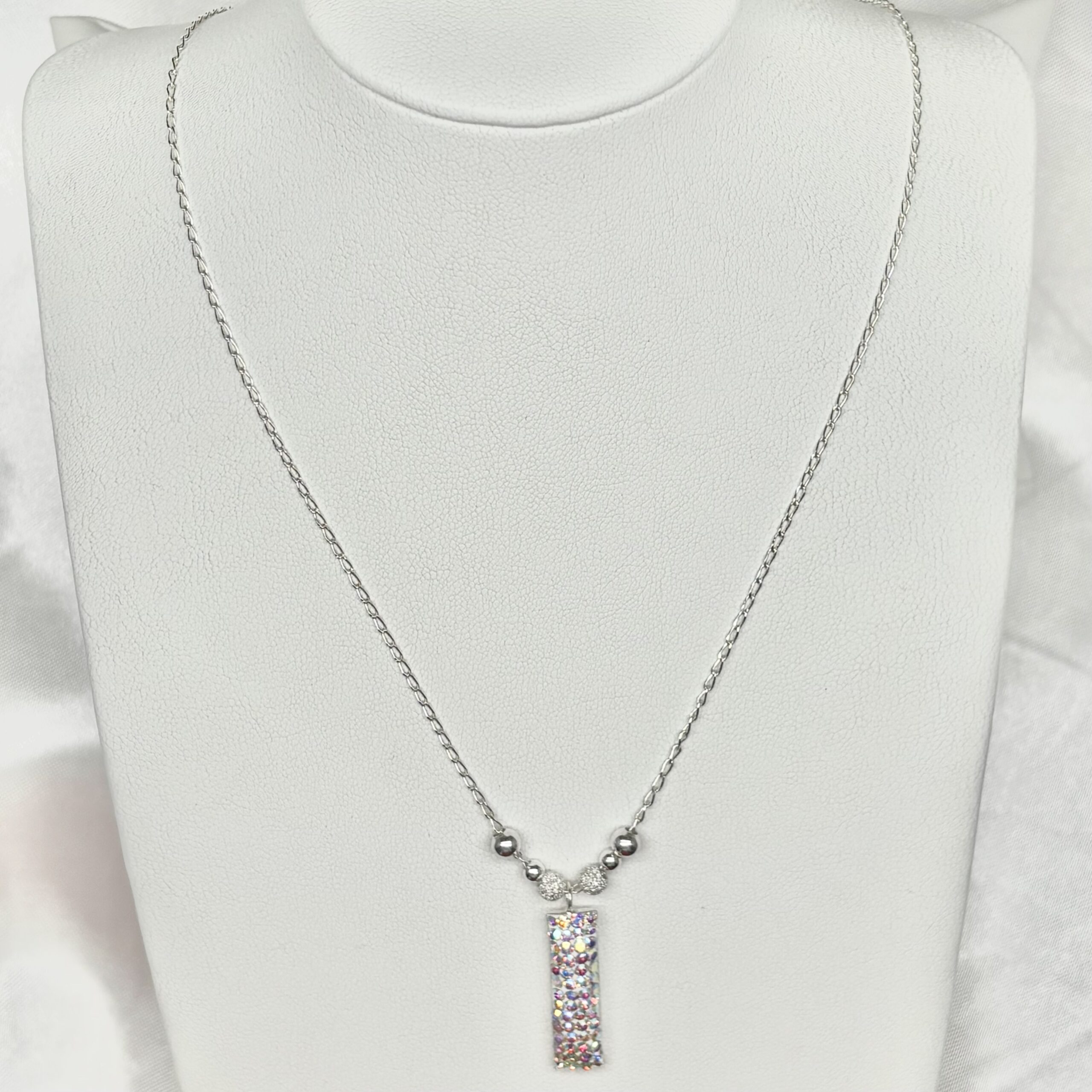 Collar rectángulo cristales plata