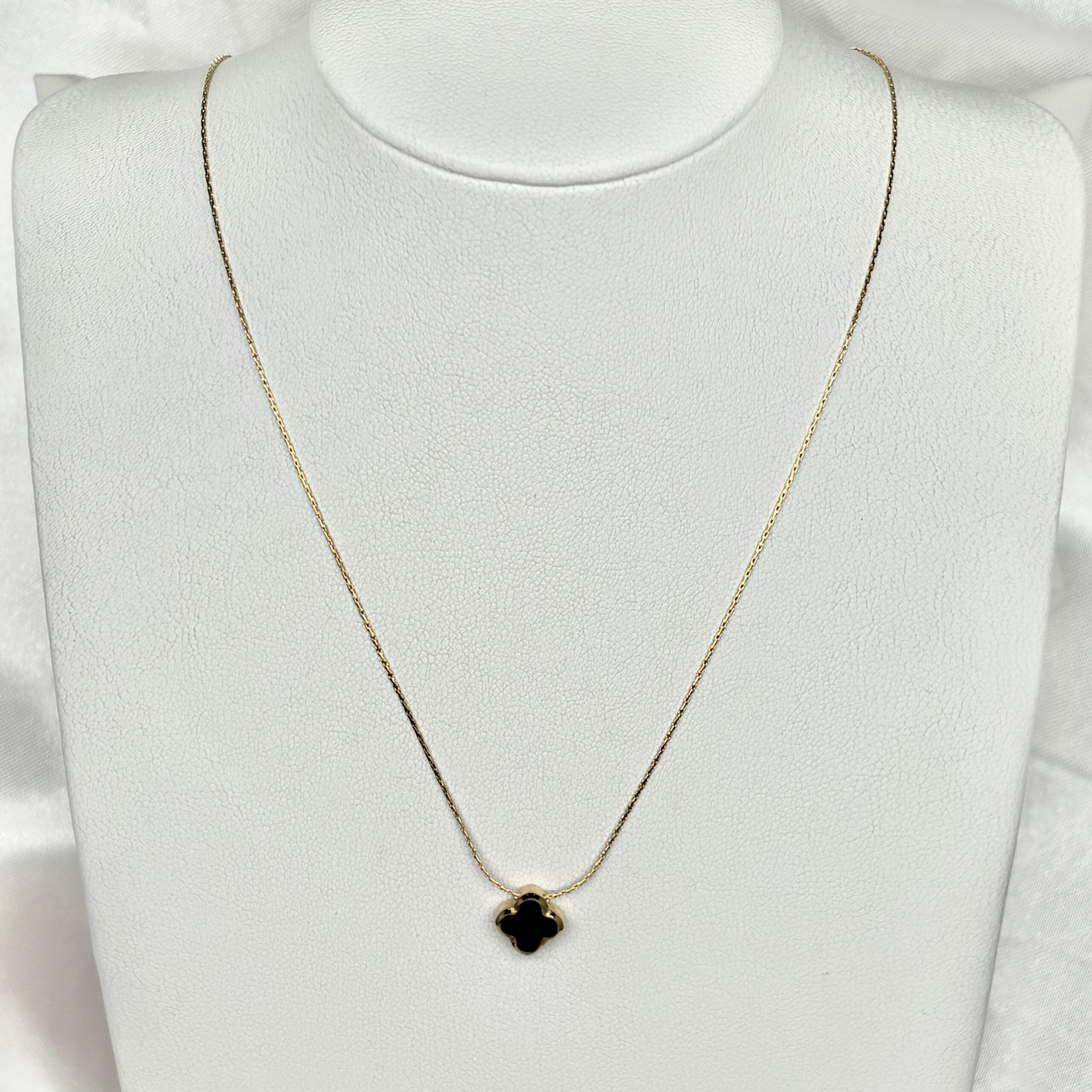 Collar flor negro